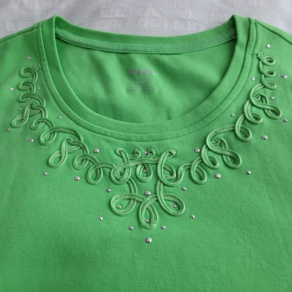 ⭐️2/$15 Alia green tank top - Picture 4 of 4